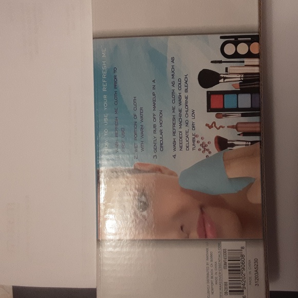 Makeover essentials Reusable wash cloth - Picture 2 of 3